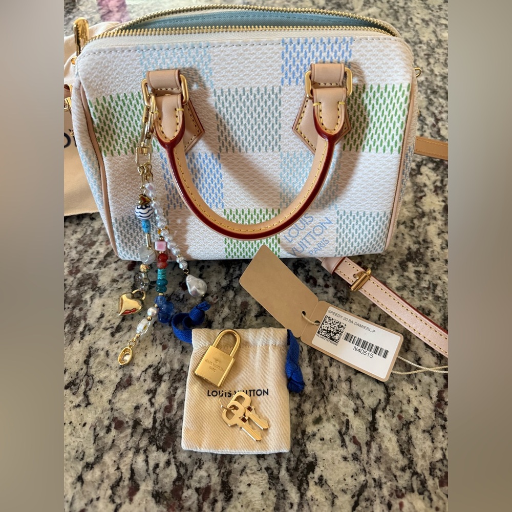 Louis Vuitton Bandouliere Speedy
20 Pistachio
Worn once